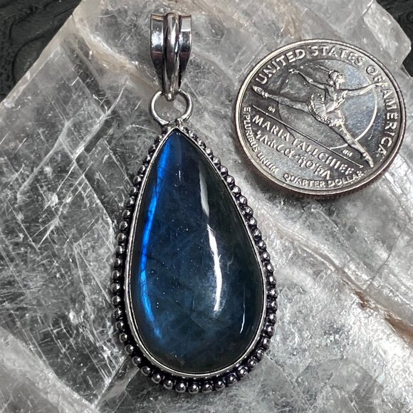 Blue Flash Labradorite Pendant - Picture 8 of 8